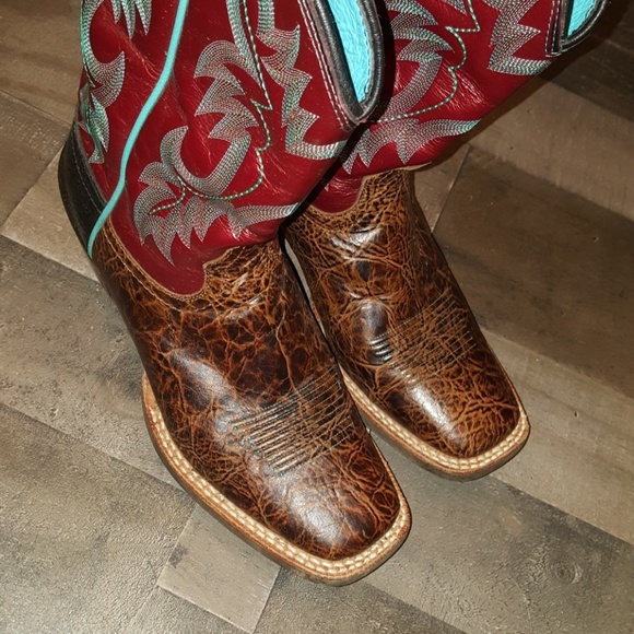 SOLD Wow like new Ariat boots great condition firm - Picture 4 of 5